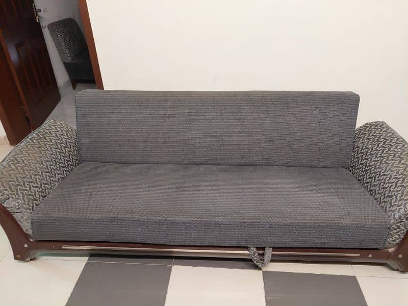 Sofa come bed for sale. Used, in great conditon 1