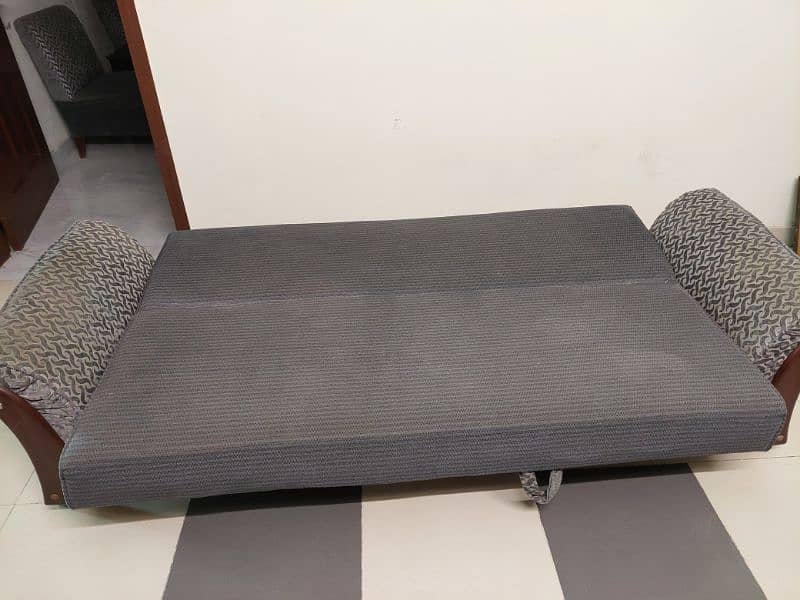 Sofa come bed for sale. Used, in great conditon 2