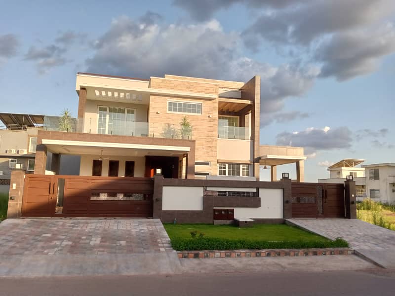 500 Sq Yard Luxury House Available For Sale 0