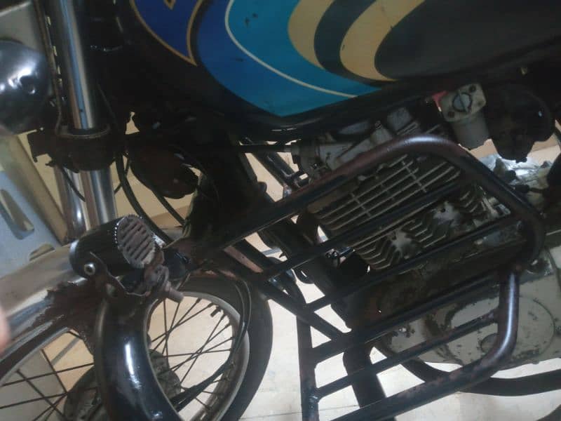 SUZUKI 150 GS 2012 MODEL KARACHI NO. SUN ENGINE 5