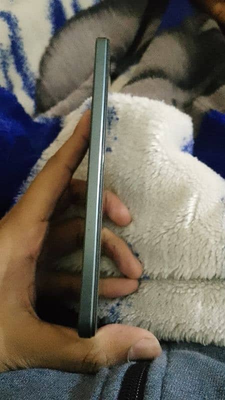 vivo y 17s 6+6 128 just mobile hai 0