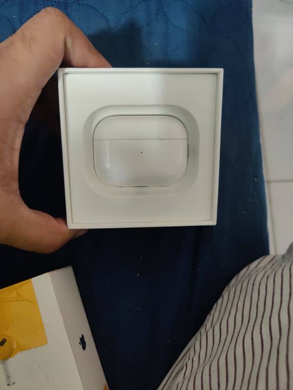 Apple AirPods pro 2nd generation original 0