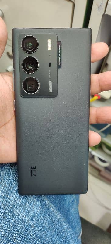 ZTE AXOUN 40 ULTRA 0