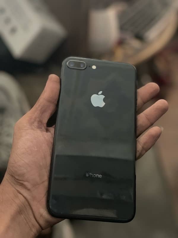 iPhone 8 Plus 1