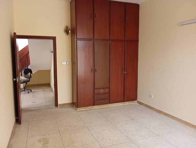 10MARLA CHIPS TILE FLOORING CORNER HOUSE FOR RENT IN AIT 6