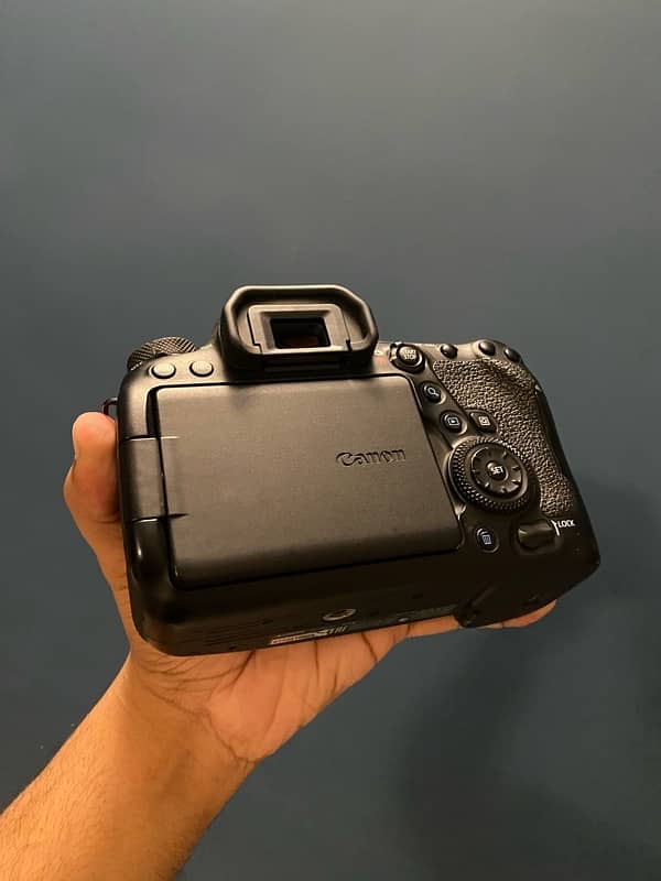 canon 6d mark ii 10/10 with box 2