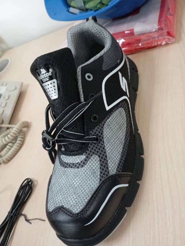 Brand new Safety shoes are available for sale 1