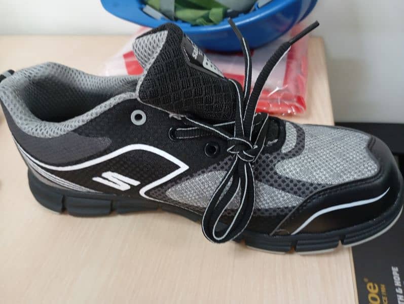 Brand new Safety shoes are available for sale 3