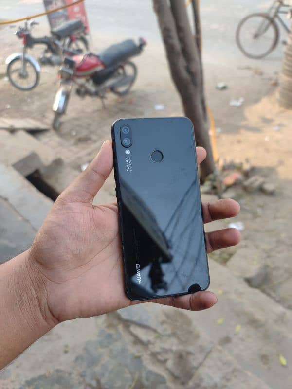 Huawei nova 3i 0