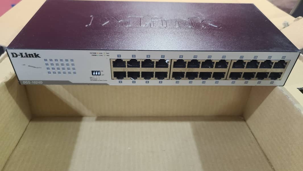 D-Link DGS-1024 Gigabit Un-managed Desktop-Switch | 24-Port (With Box) 12