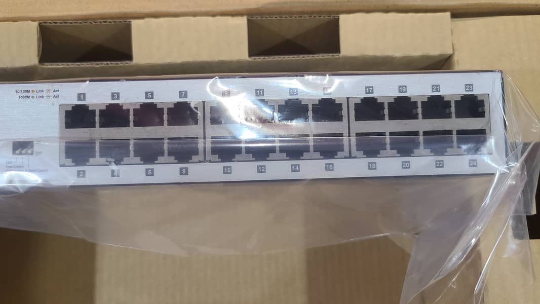 D-Link DGS-1024 Gigabit Un-managed Desktop-Switch | 24-Port (With Box) 13