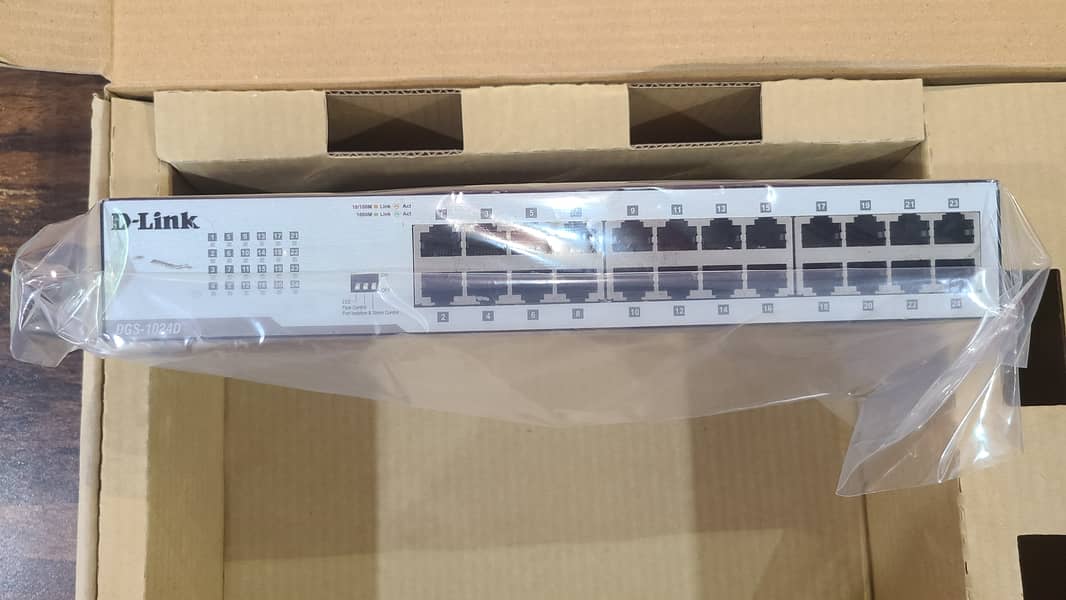 D-Link DGS-1024 Gigabit Un-managed Desktop-Switch | 24-Port (With Box) 14