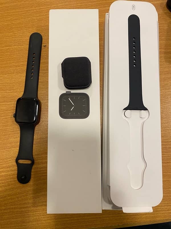 apple watch series 5 44mm with box  9/10 0