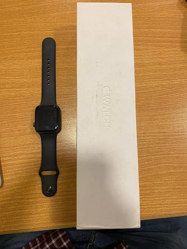 apple watch series 5 44mm with box  9/10 2