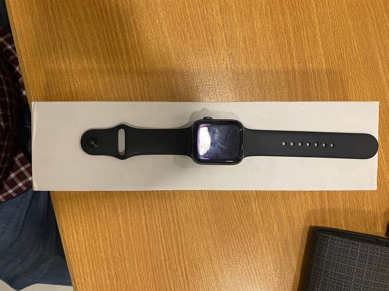 apple watch series 5 44mm with box  9/10 4