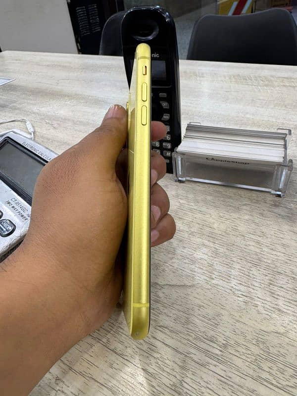 iPhone 11 128GB Official PTA Approved 3