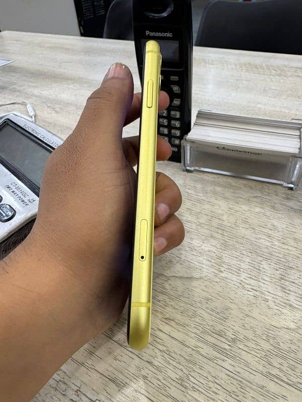 iPhone 11 128GB Official PTA Approved 4