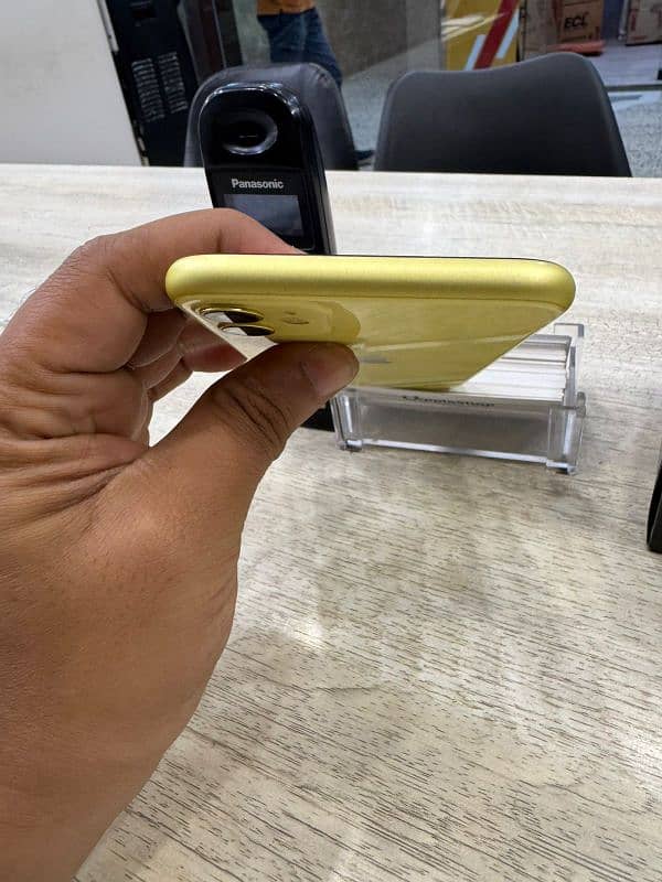 iPhone 11 128GB Official PTA Approved 6