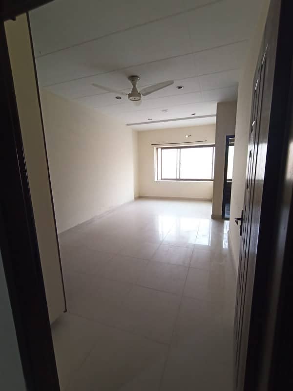 5 Marla Upper Portion Near Emporium Mall 0