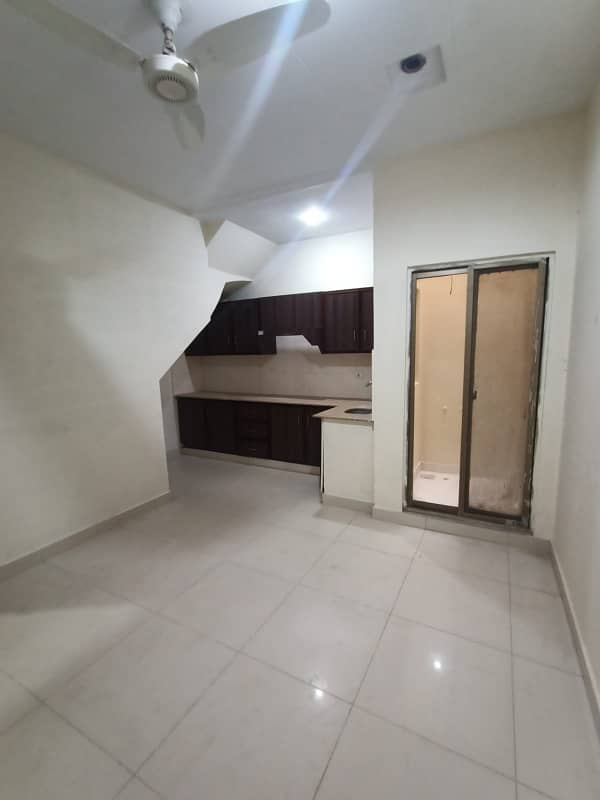 5 Marla Upper Portion Near Emporium Mall 1