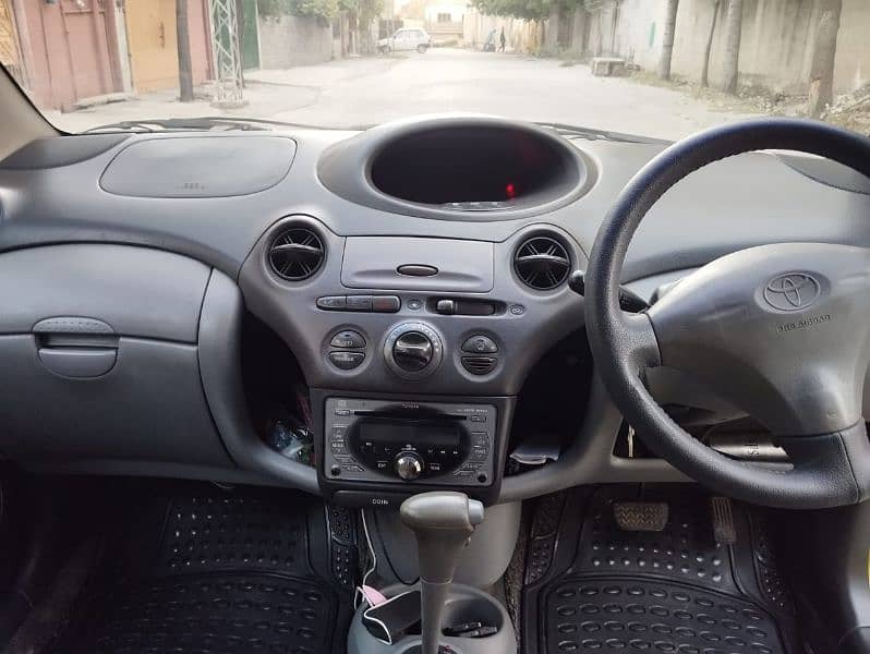 Toyota Vitz 2000 8