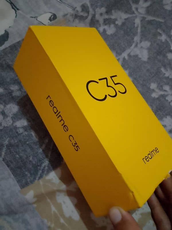 Realme C35 0