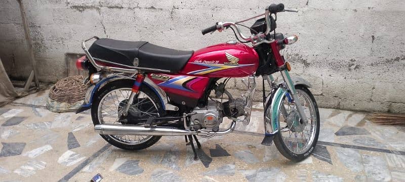 03.25. 99.30. 677 only WhatsApp on Honda 70 CD for sale 2