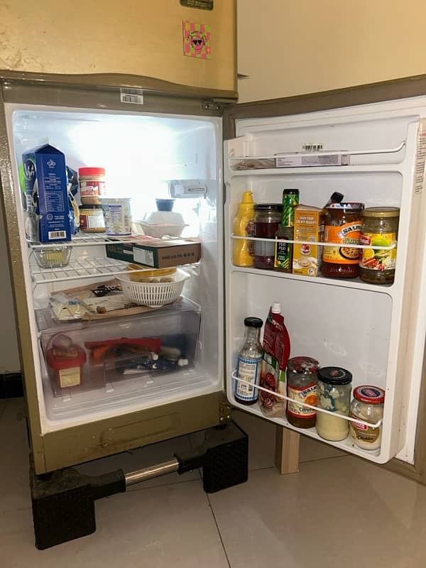 DAWLANCE 2 DOOR 9122 FP FRIDGE 10/10 condition 1