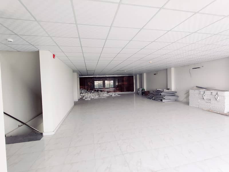 12 Marla Commercial Plaza 3 Floor Ideal For Bank Multinational Company IT Office 2