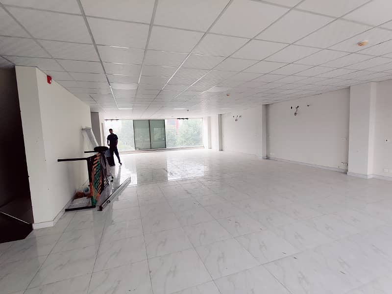 12 Marla Commercial Plaza 3 Floor Ideal For Bank Multinational Company IT Office 4