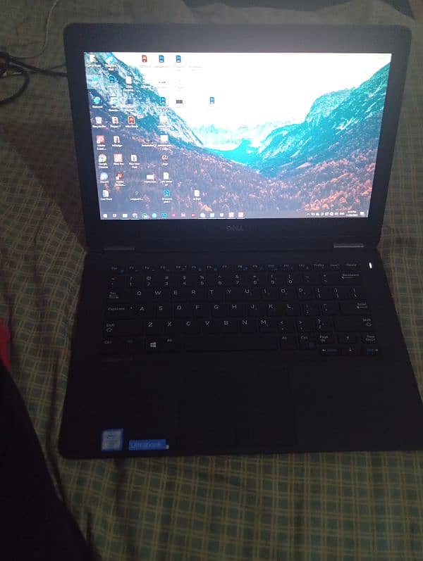 Dell Latitude E7270 1