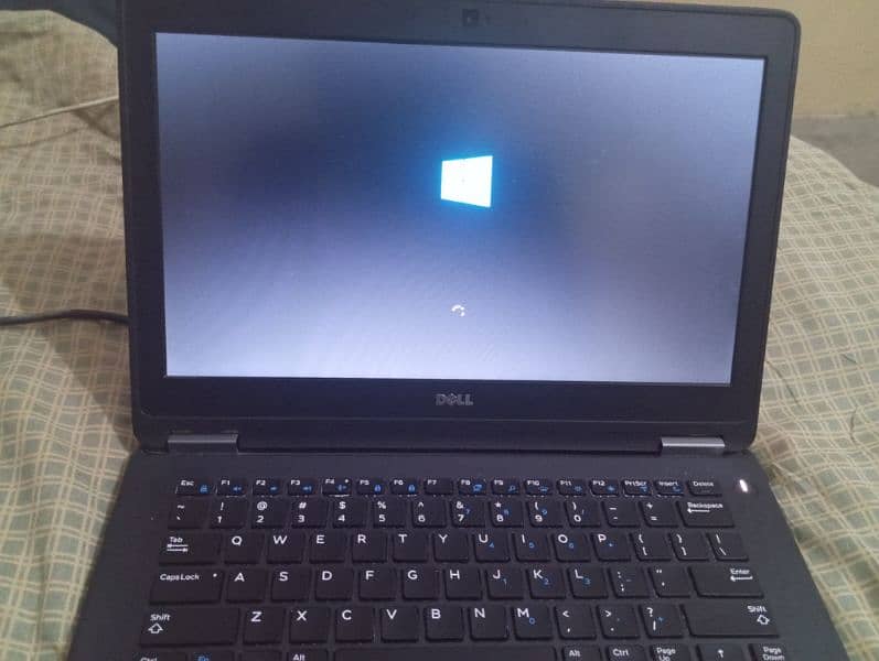 Dell Latitude E7270 3