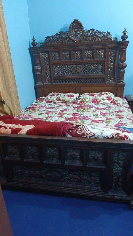 I sell out chanutea wood furniture to side table 1 large bed 8