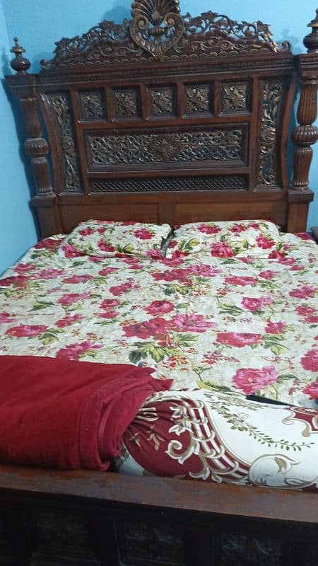 I sell out chanutea wood furniture to side table 1 large bed 10