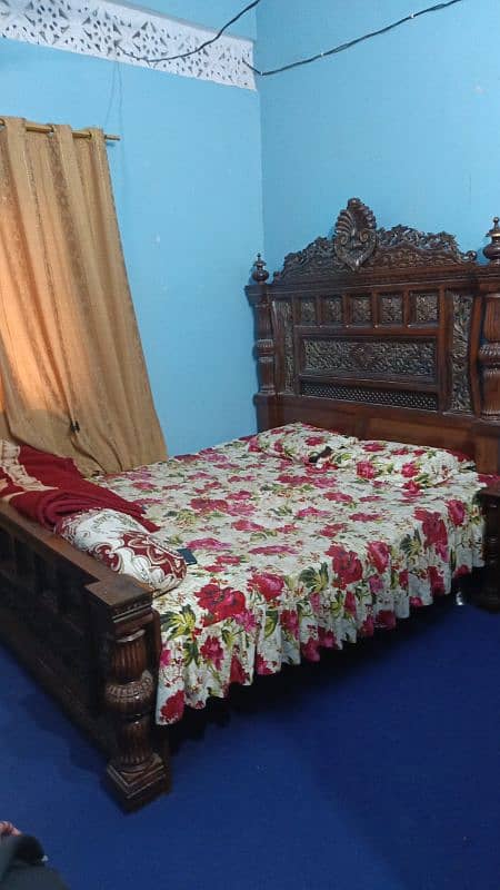 I sell out chanutea wood furniture to side table 1 large bed 11