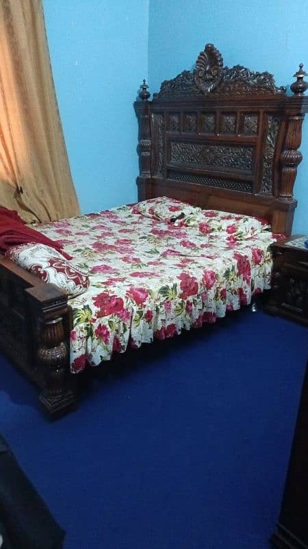 I sell out chanutea wood furniture to side table 1 large bed 13