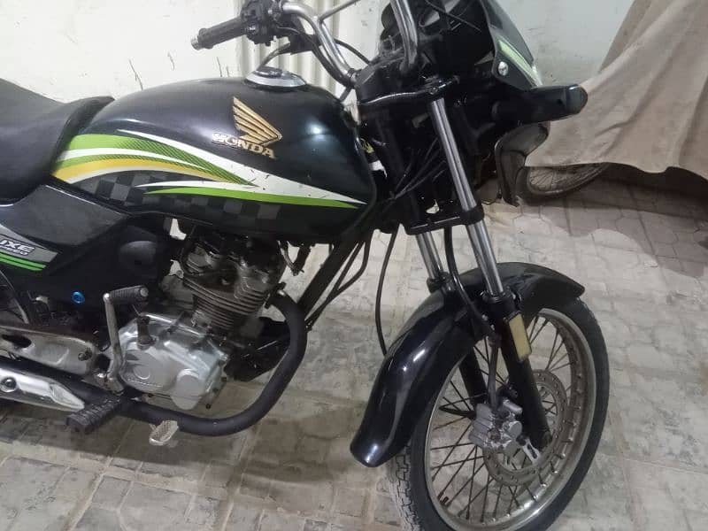 full genuine bike hn, 5 ghair hn , karachi no hn , model 2016hn 0