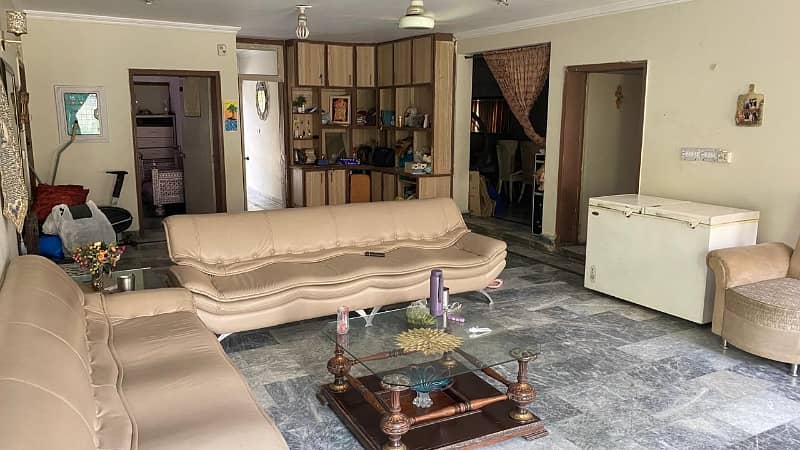 Investor's Rate 1 Kanal Old House for Sale in E Block Johar Town Lahore 0