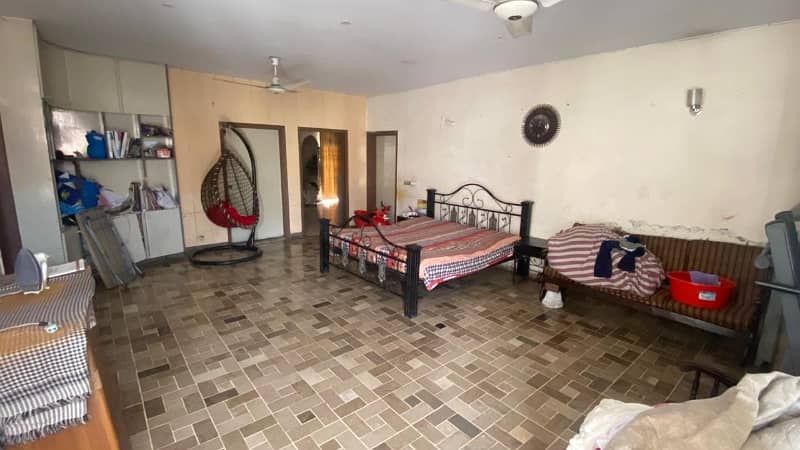 Investor's Rate 1 Kanal Old House for Sale in E Block Johar Town Lahore 8