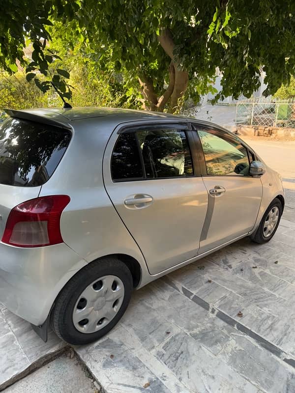 Toyota Vitz 2005 Automatic Silver 1300 cc 9