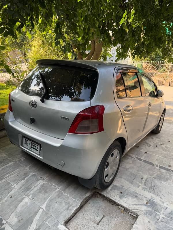 Toyota Vitz 2005 Automatic Silver 1300 cc 10