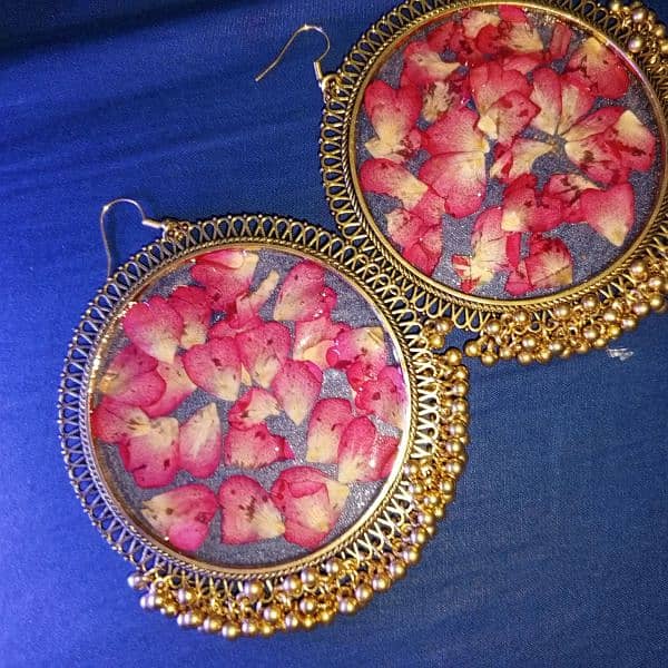 Resin jhumka and pendent 3