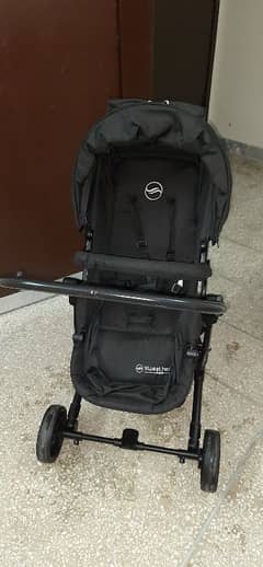 imported baby pram 3 in 1 car seat  10/10 condition