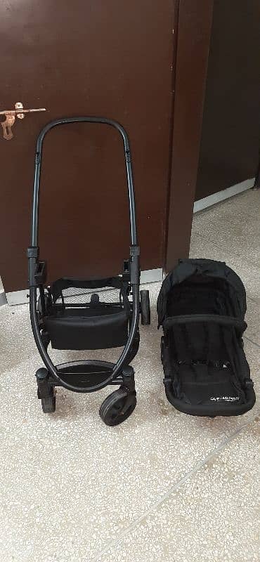 imported baby pram 3 in 1 car seat  10/10 condition 9