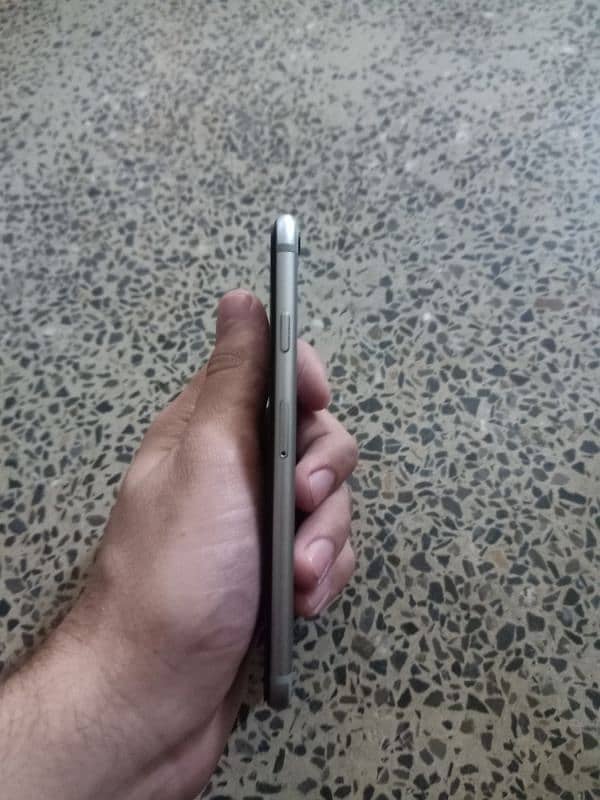 Apple iPhone 6 32GB 10/10 condition for urgent sell 5