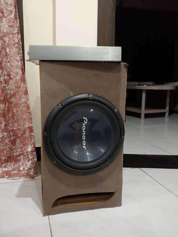 Amplifier and woofers 7