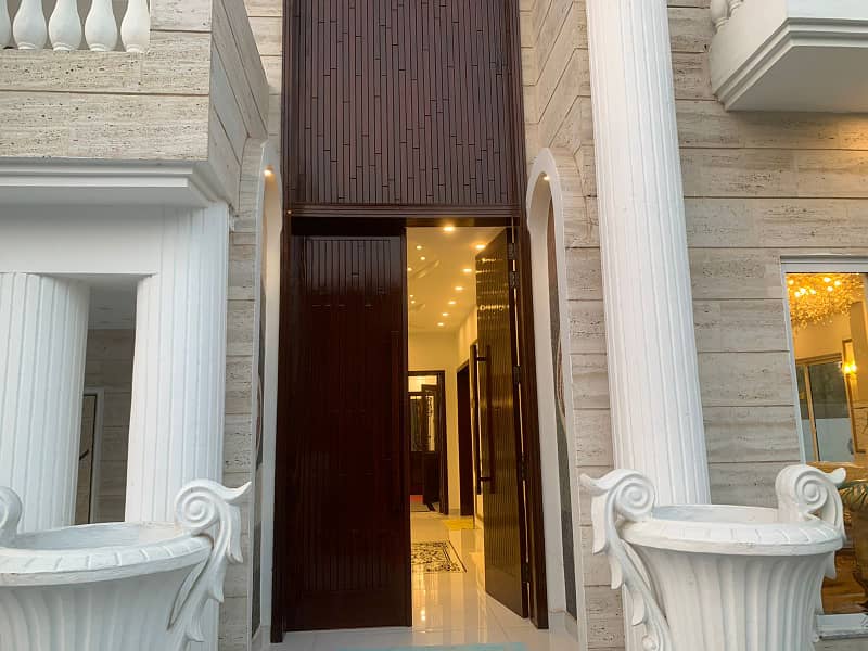 1 Kanal Brand New Luxury Designed Double Heighted House With Basement Available For Sale In Bahria Town Lahore. 2