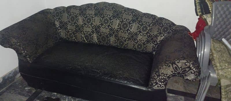 7 seater sofa available 0