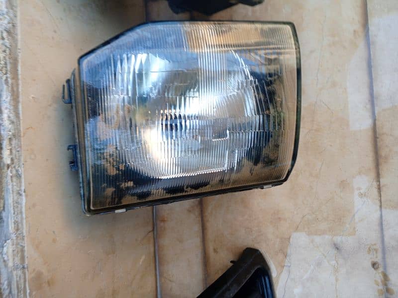 Mitsubishi Pajaro original headlights 7