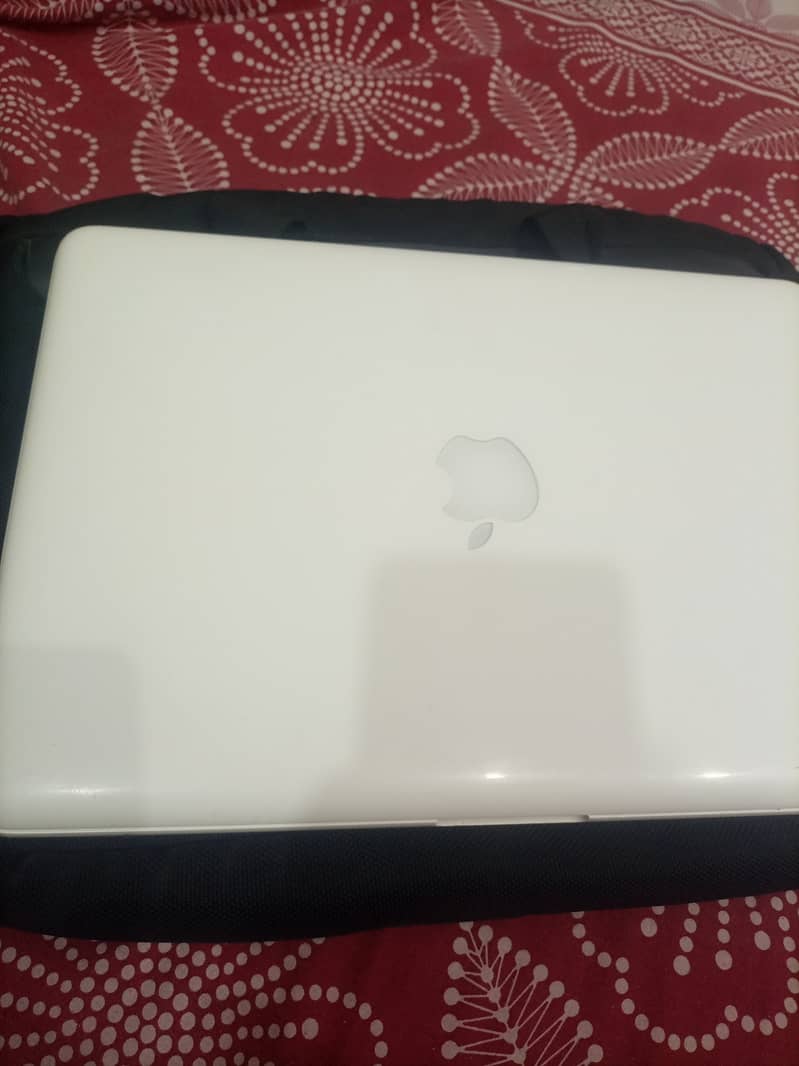 Apple laptop with bag macbook for details description 03228048165 0